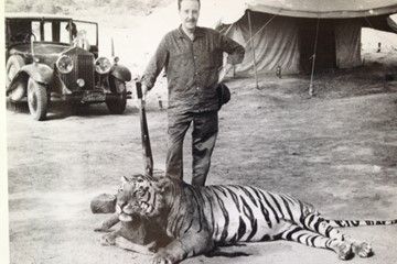 121GY with tiger.JPG