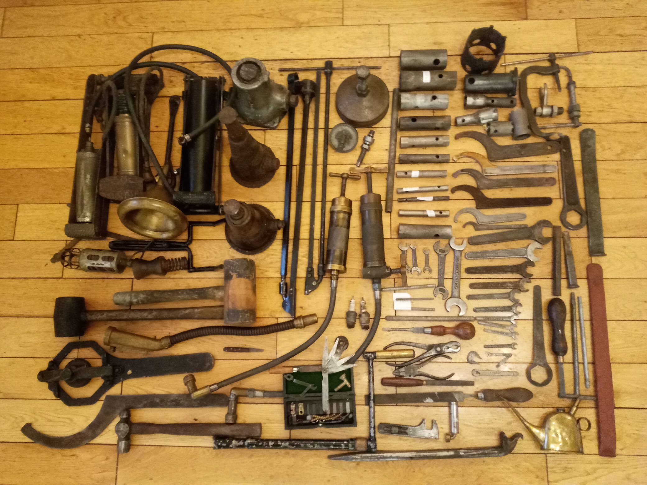 1937 Rolls Royce 25x2F30 Tool Kit Picture 1280 by 853 pixels from the  Musclecarjunglecom Gallery  Rolls royce Tool kit Royce