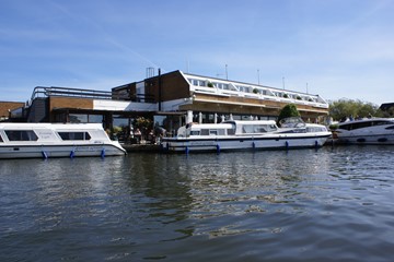 044 Lunch At Wroxham Hotel